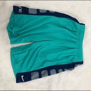 Nike Dri Fit Baskeyball shorts Sz M